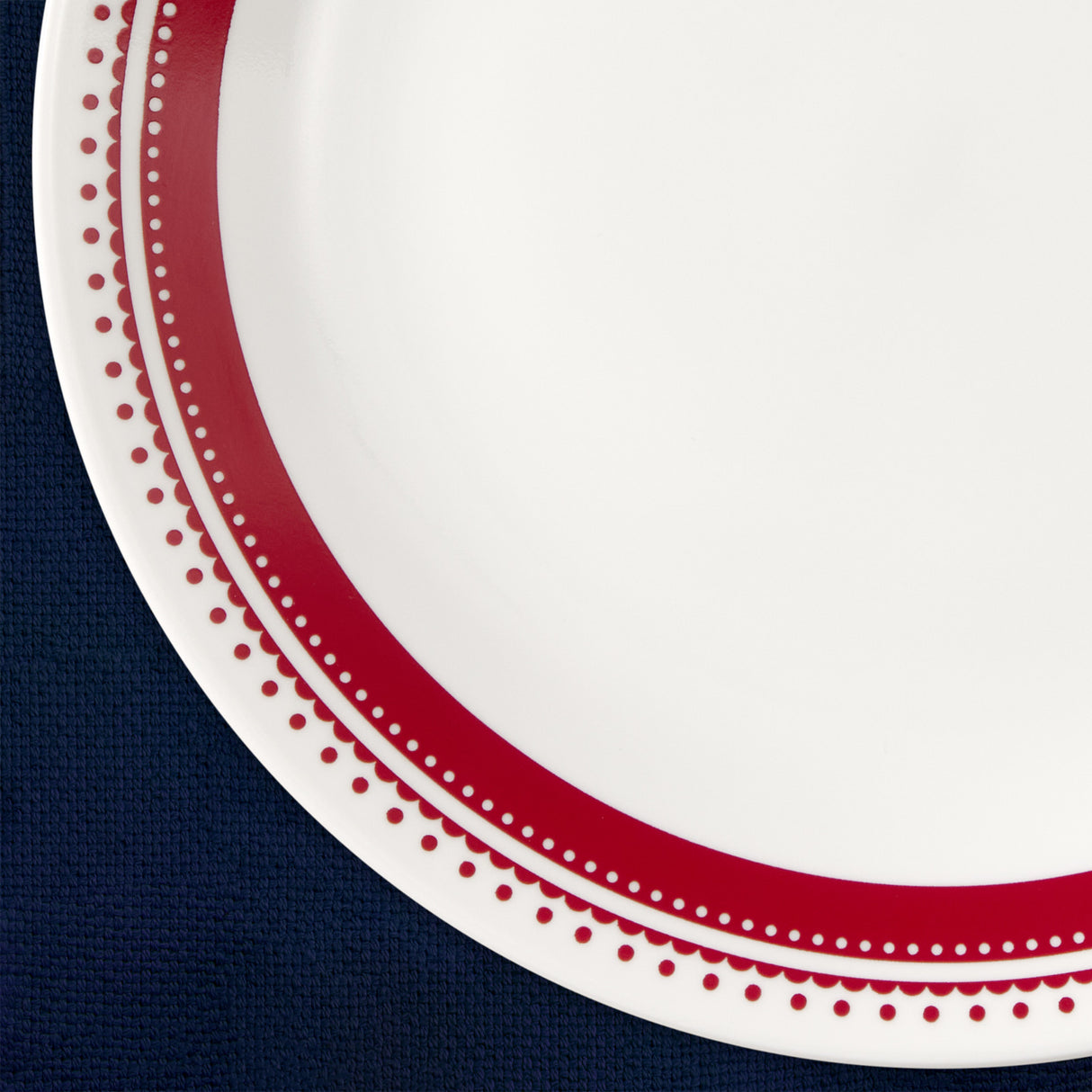 up close image of Sadie dinner plate